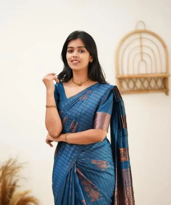 Woven Design Kanjeevaram Banarasi Silk Saree - Mobile View 16