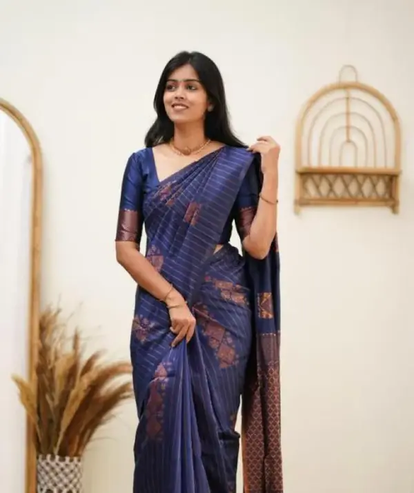 Woven Design Kanjeevaram Banarasi Silk Saree - Mobile View 3