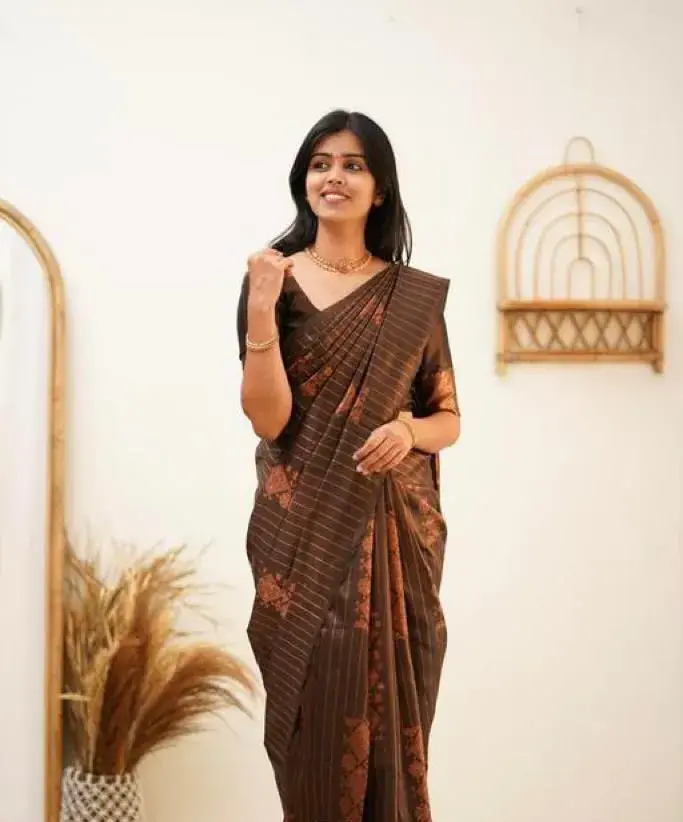 Woven Design Kanjeevaram Banarasi Silk Saree - View 4