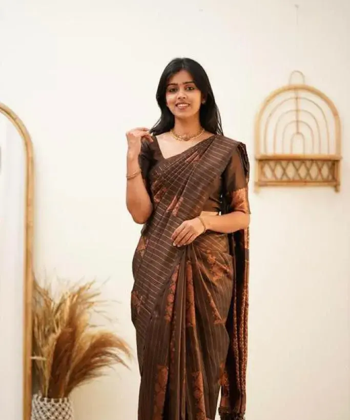 Woven Design Kanjeevaram Banarasi Silk Saree - View 5