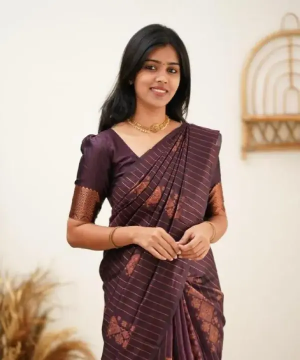 Woven Design Kanjeevaram Banarasi Silk Saree - Mobile View 7