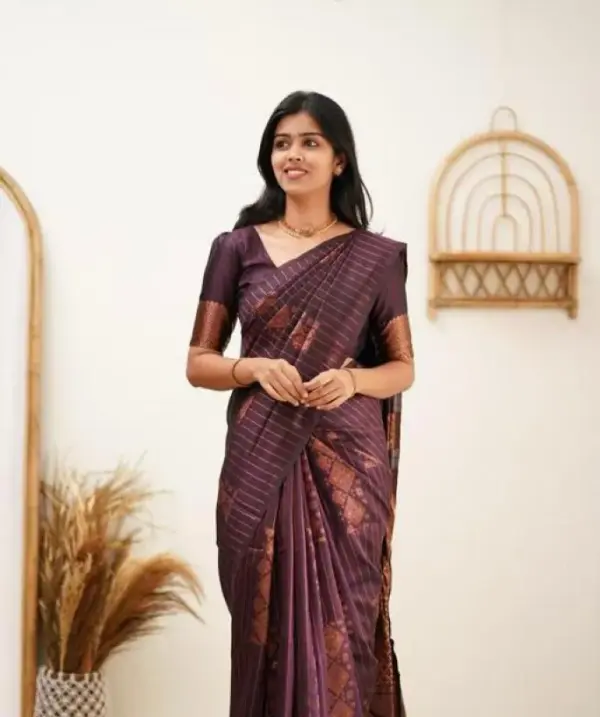 Woven Design Kanjeevaram Banarasi Silk Saree - Mobile View 8